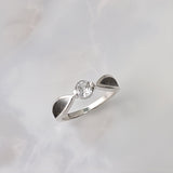Silver ring · Solitaire with cubic zirconia and sides with sand or earth